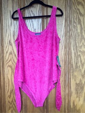 NWT ModCloth "I Want Velour" Bodysuit in a vibrant fuchsia/hot pink Plus size 2X